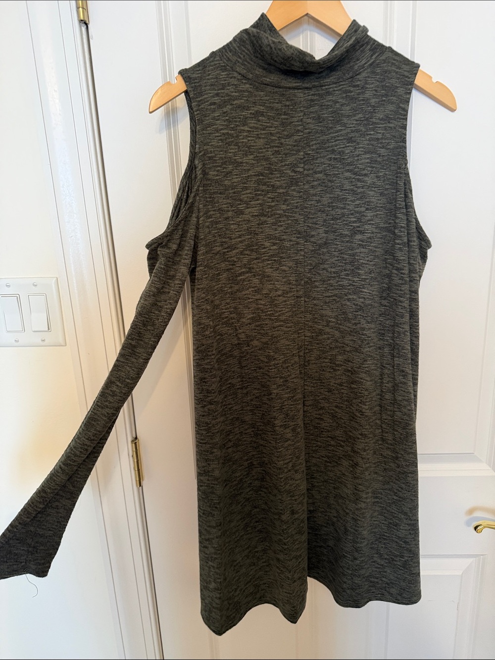 Long sleeve Cold-Shoulder Knit Tunic in Weathered Charcoal
